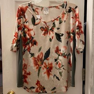 Naïf shirt cream color with green sides